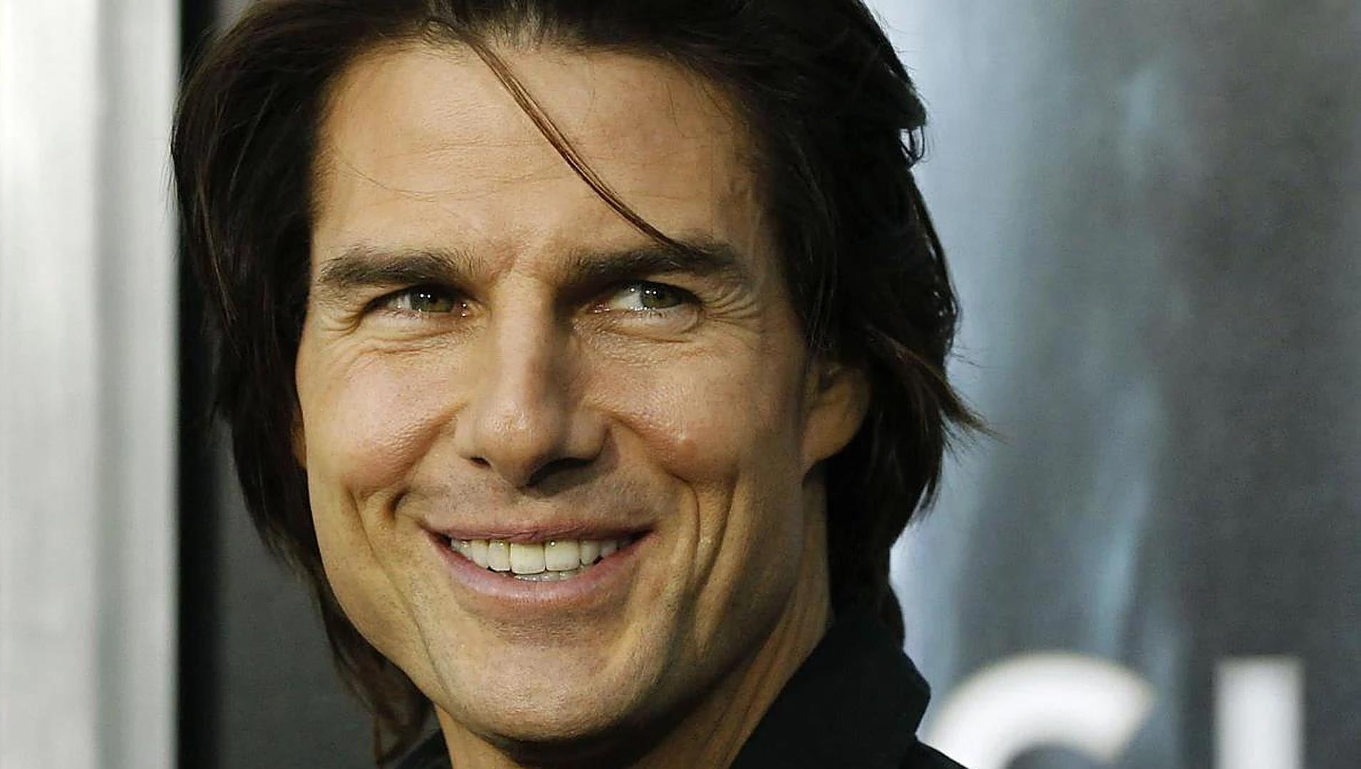 Tom Cruise pays a short visit to a Spanish village with only 14